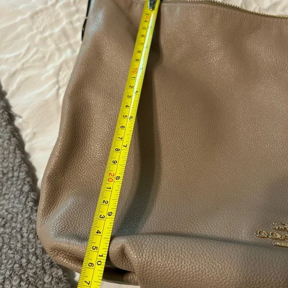 Coach Tan Shoulder Bag with Minimalist Design - Picture 7 of 9